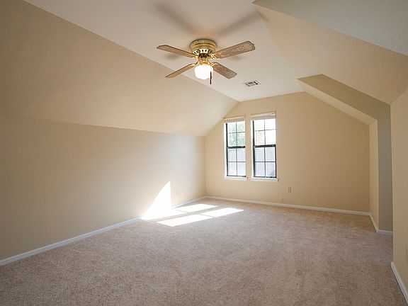 Large gameroom up - could be 4th bed