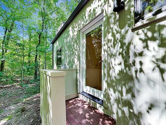 4th image of 60 Tryon Farm Ln