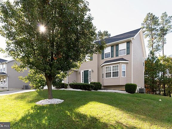 3rd image of 46697 Sandalwood St