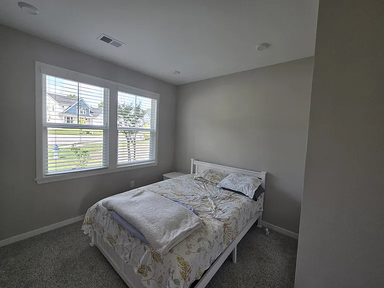 121 Linden Ct — Photo 8