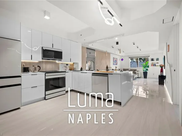 1100 Pine Ridge Rd, Naples, FL