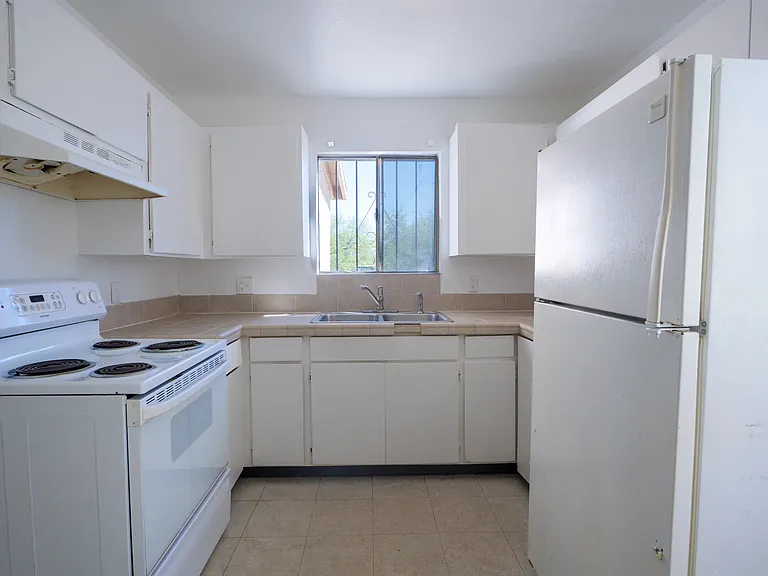 2460 N Balboa Ave — Photo 5
