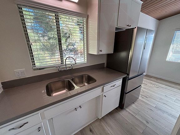 4th image of 823 E De La Guerra St #6