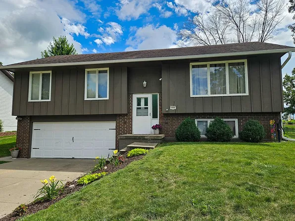 709 Henry Dr, Marshalltown, IA 50158