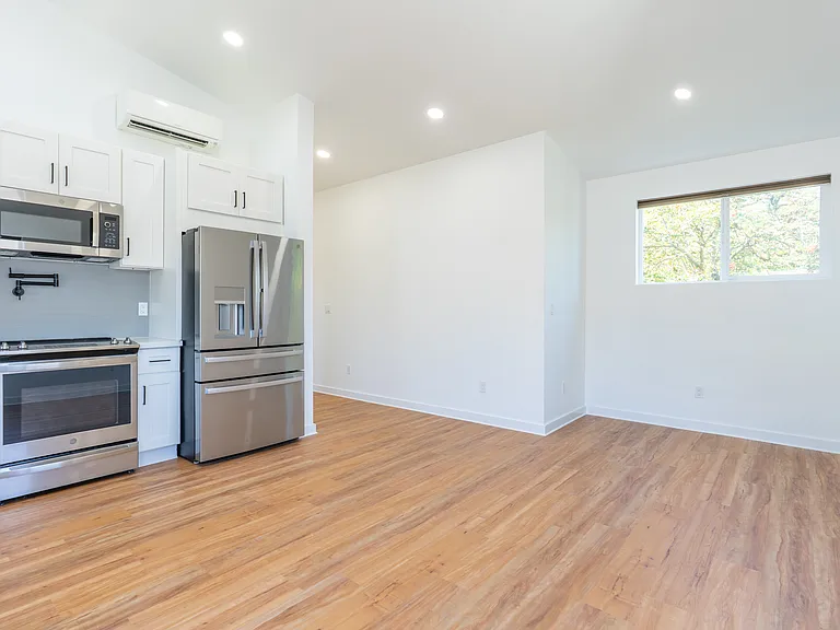 1127 N 84th St — Photo 5