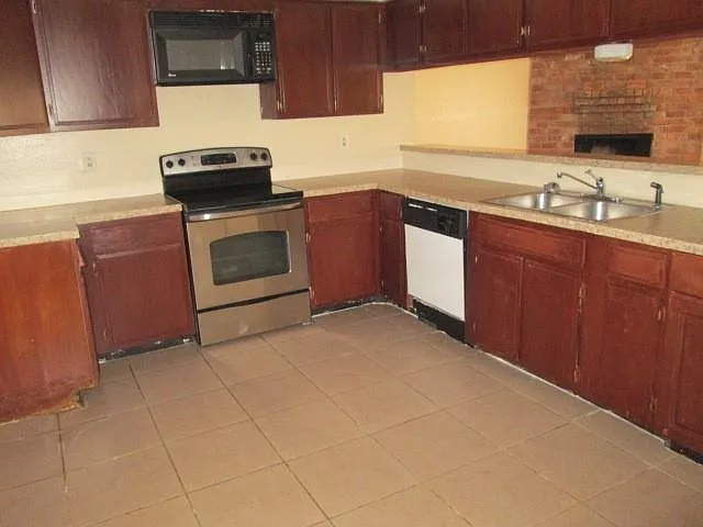 811 Whispering Pine Dr — Photo 4