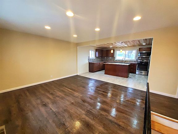 2nd image of 1010 Rosewood Dr