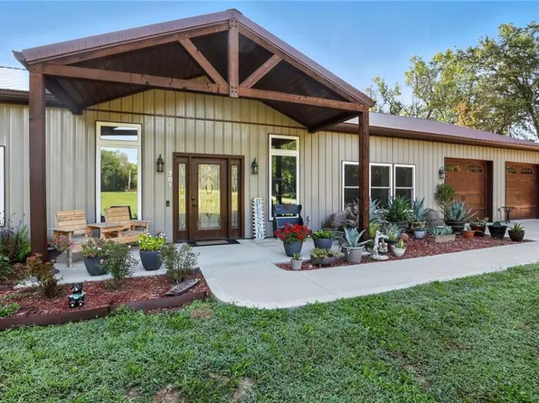 701 NW 176th St, Smithville, MO 64089