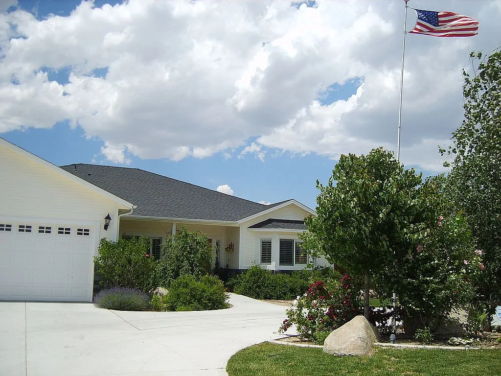 33 Marilyn Mae Dr photo 1