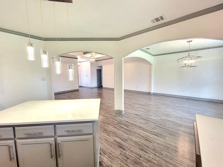 807 Holliday Dr — Photo 10