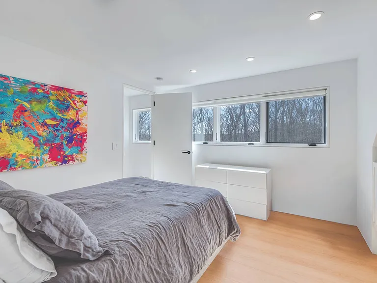 184 Suffolk St — Photo 15