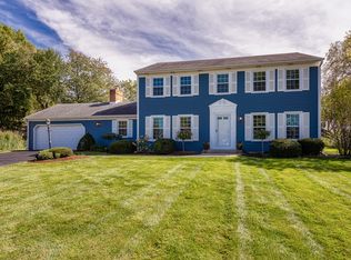25W641 Towpath Ct, Wheaton, IL 60189