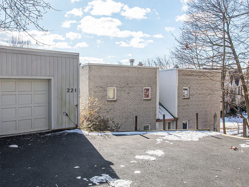 1st image of 221 Highland Ave