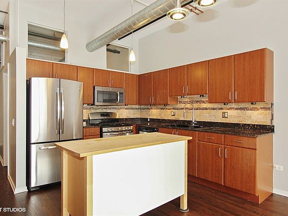 2nd image of 2024 S Wabash Ave APT 704