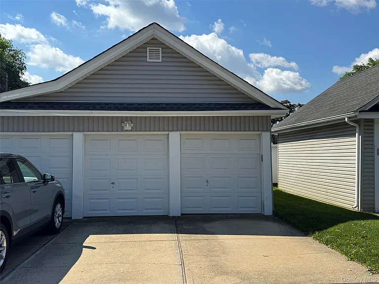 37 Ingraham Ln — Photo 12