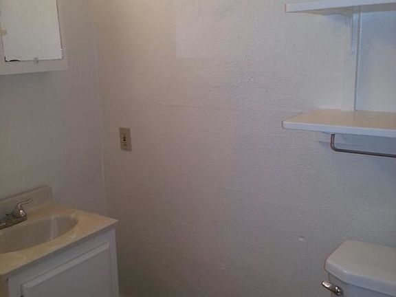 5th image of 1209 N Richardson Ave #B