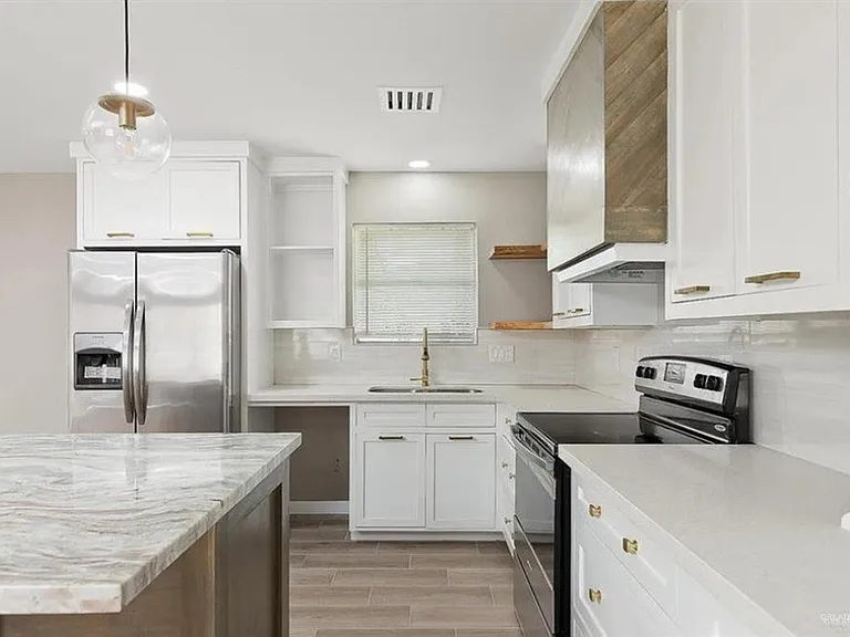 806 Walnut Ave — Photo 2