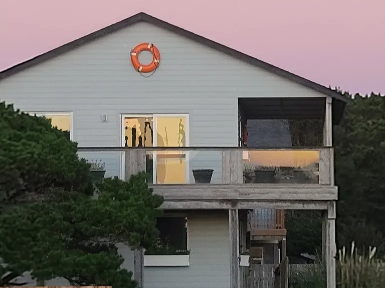 Toward house from path to ocean