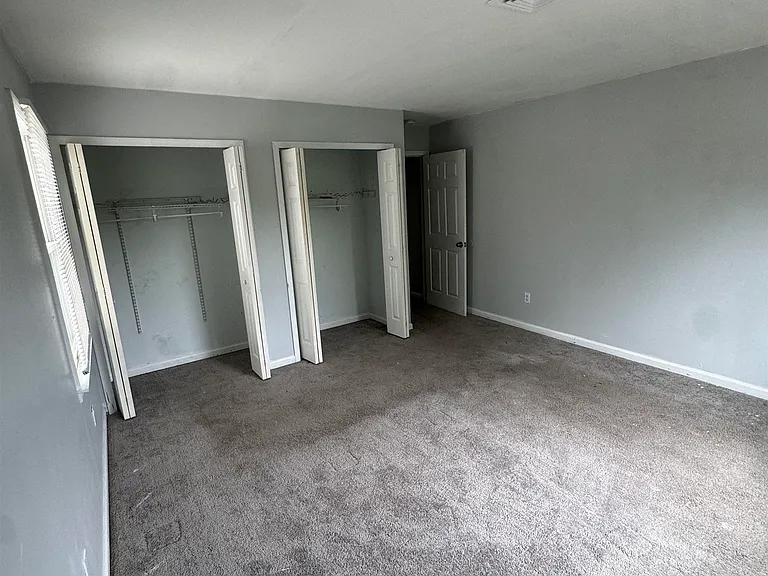 325 N Ohio Ave — Photo 16