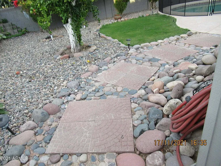 2324 W Highland Ct — Photo 27
