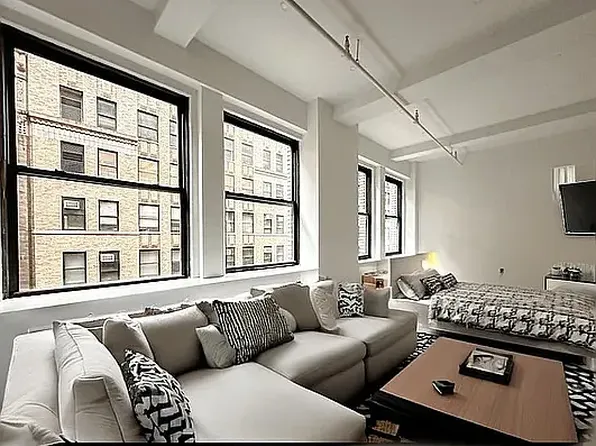 248 West 35th Street image 2 of 12