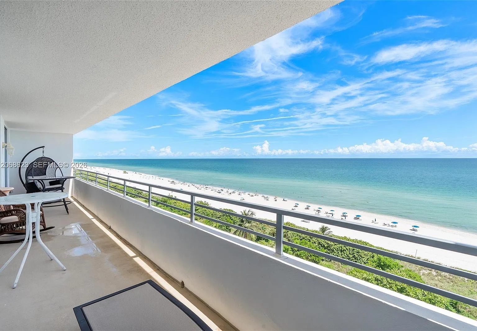 Oceanside Plaza Condo — Photo 2