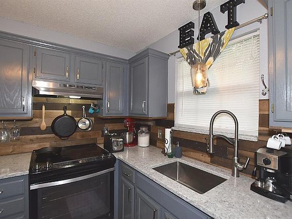 5th image of 5812 NW Plantation Ln