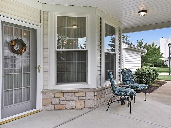 3rd image of 33173 Fairport Dr