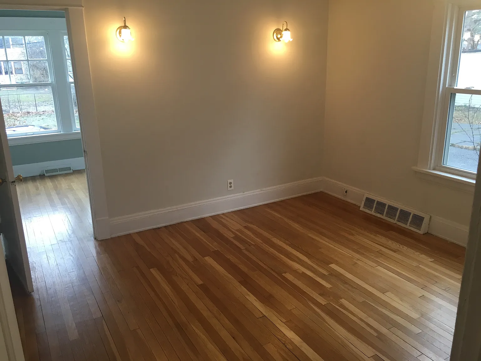 2 bed, 900 sqft, $1,400 — Photo 3