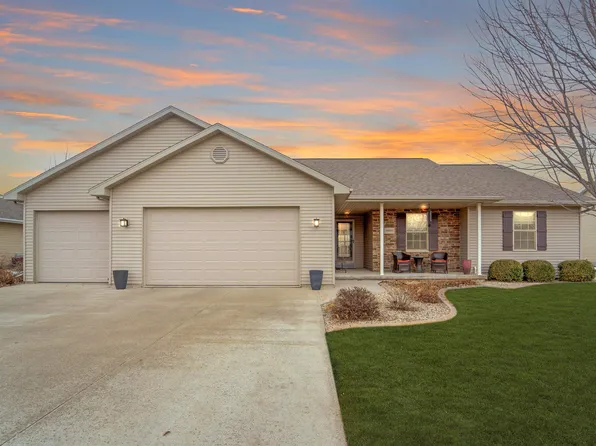 N9031 Blackoak St, Menasha, WI 54952