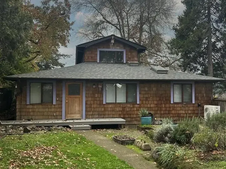 1810 Charnelton St — Photo 1