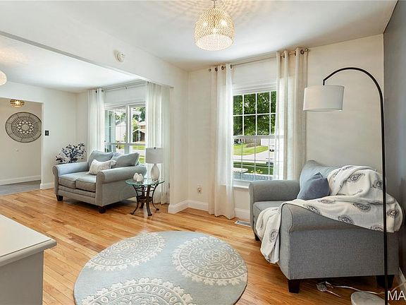 5th image of 373 Sorrento Dr