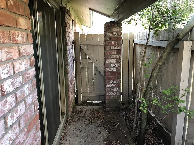 914 W Meadowmere Ln — Photo 28