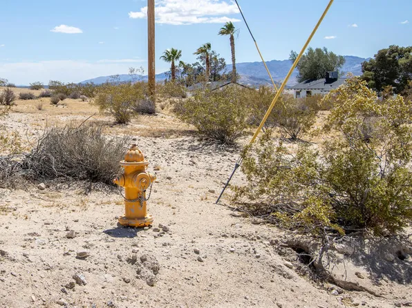 139 Rice Rd, Joshua Tree, CA 92252