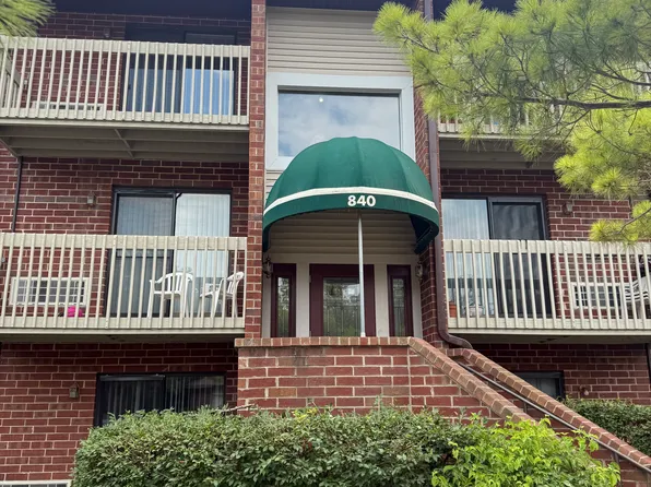 840 N Lakeside Dr APT 3B, Vernon Hills, IL 60061