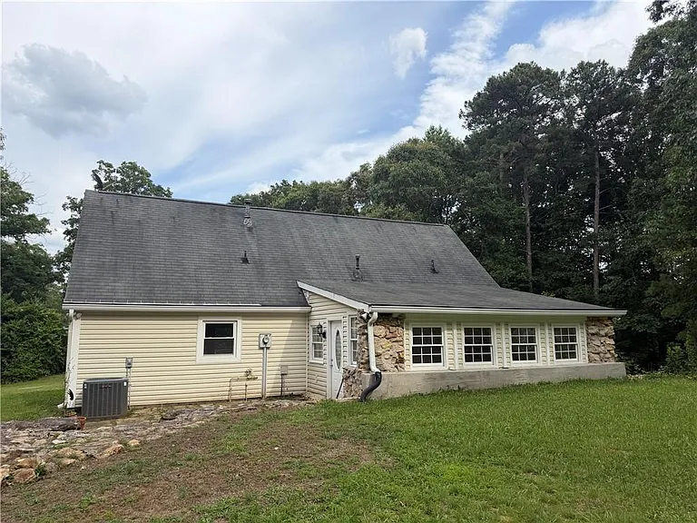 1526 Lost Mountain Rd — Photo 3