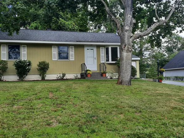 5 Vandenburg Lane, Halfmoon, NY 12065