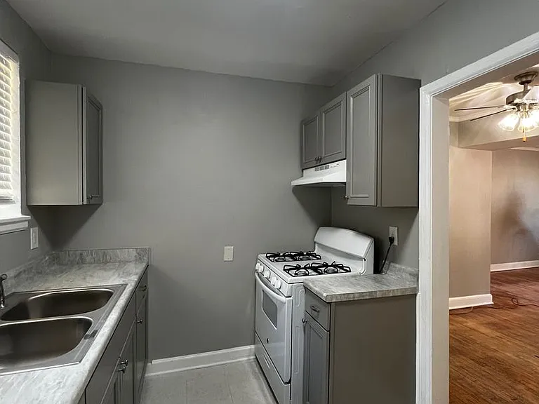100 N Cooper St — Photo 3