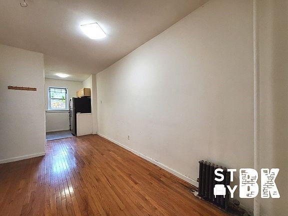 3rd image of 914 Jefferson Ave #1LR