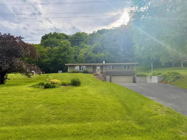 26160 Arnell Dr, Richland Center, WI 53581