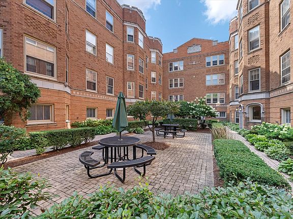 3rd image of 615 W Washington Blvd #1N