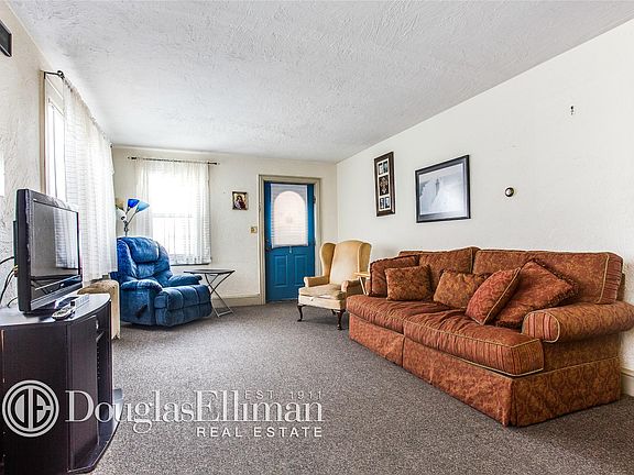 3rd image of 7 Davenport Pl