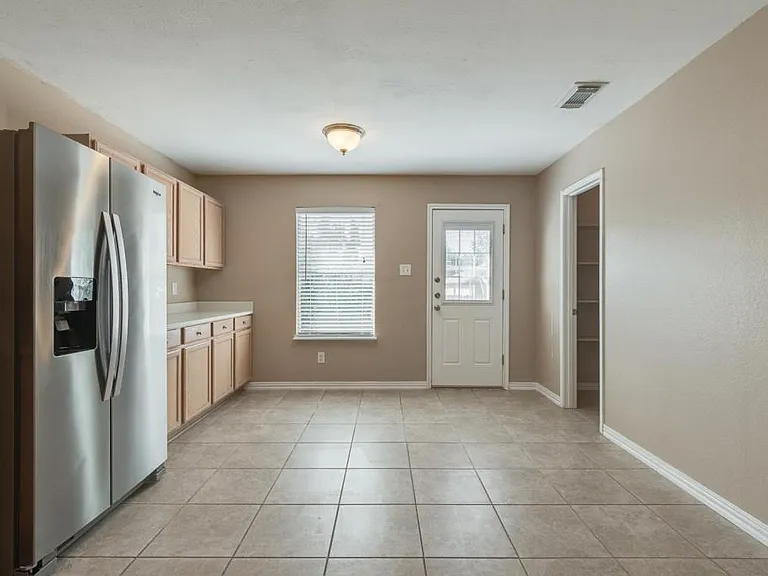 5536 Camarillo Dr — Photo 8