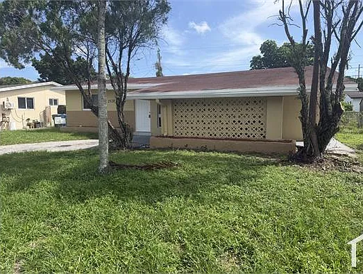 3 bed, 1215 sqft, $2,495 — Photo 3