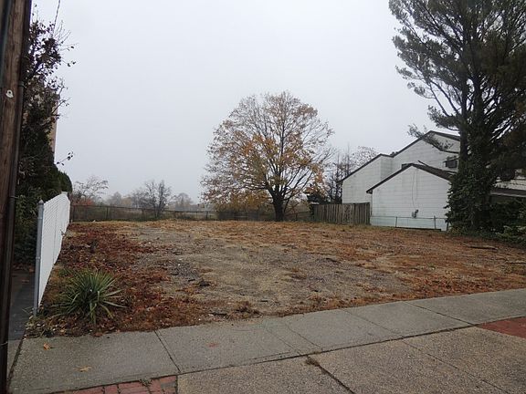 3rd image of 2965 Frankel Blvd