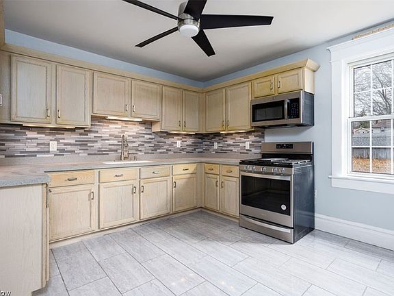 4th image of 285 N Lyman St