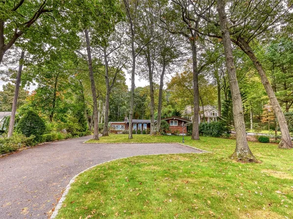 31 Fleets Cove Road, Huntington, NY 11743