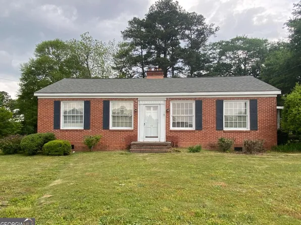 44 W Howell St, Hartwell, GA 30643