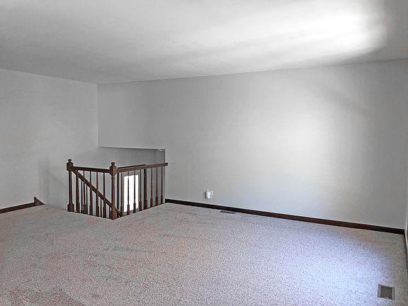 4th image of 24 Woodridge Ln