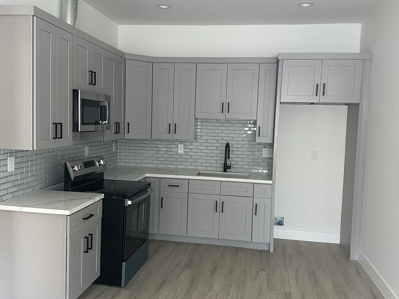 2 bed, 1000 sqft, $2,700 — Photo 4